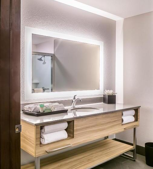 Winds Hotel At Crosswinds Casino