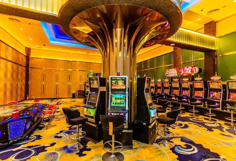 فندق Dynasty Casino