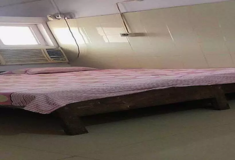 ホテル Swaraj Guest House