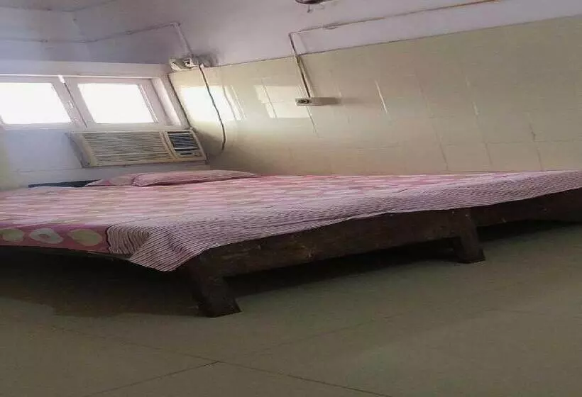 ホテル Swaraj Guest House