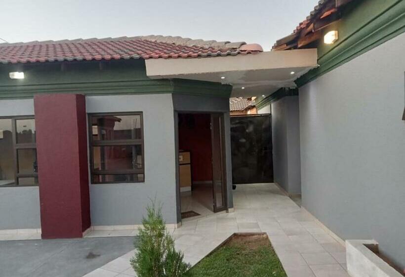 ペンション Kwa Ntokozo Guesthouse Tweefontein