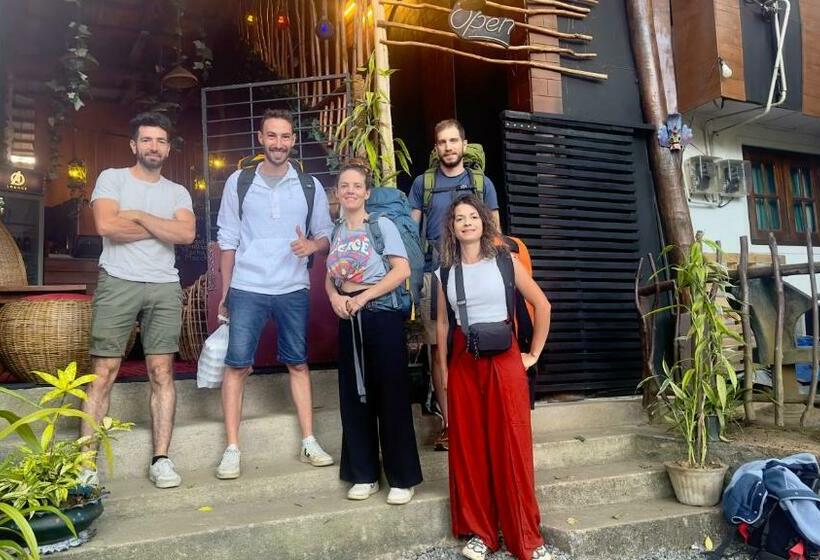 A Lounge Hostel And Cafe