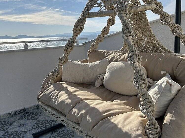 تختخواب و صبحانه Soho Ayvalık