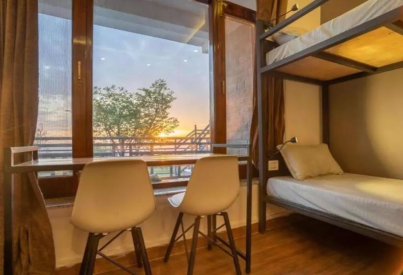 ユースホステル The Trippy Tribe Extended