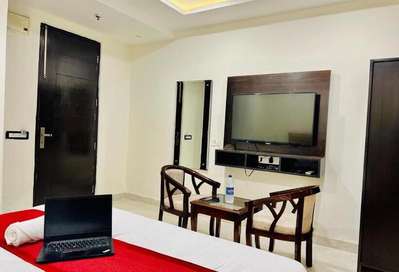 Hotel The Lycoris Near Bus Stand Zirakpur On Ambala Highway