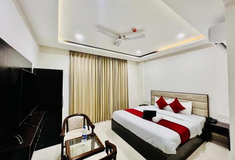 Hotel The Lycoris Near Bus Stand Zirakpur On Ambala Highway