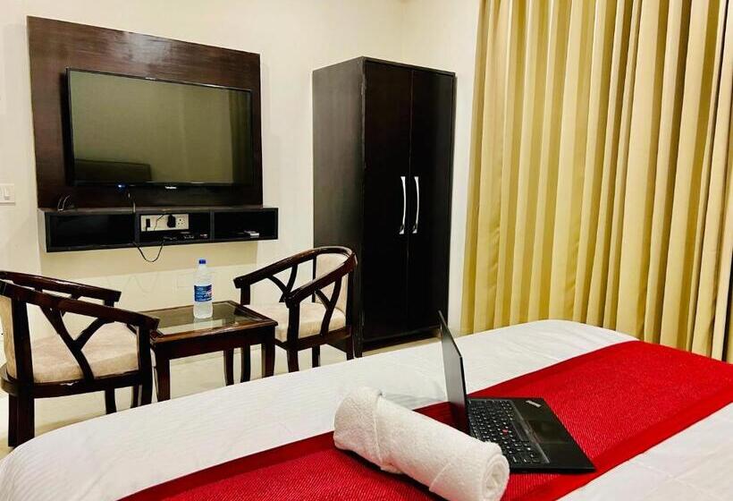 Hotel The Lycoris Near Bus Stand Zirakpur On Ambala Highway