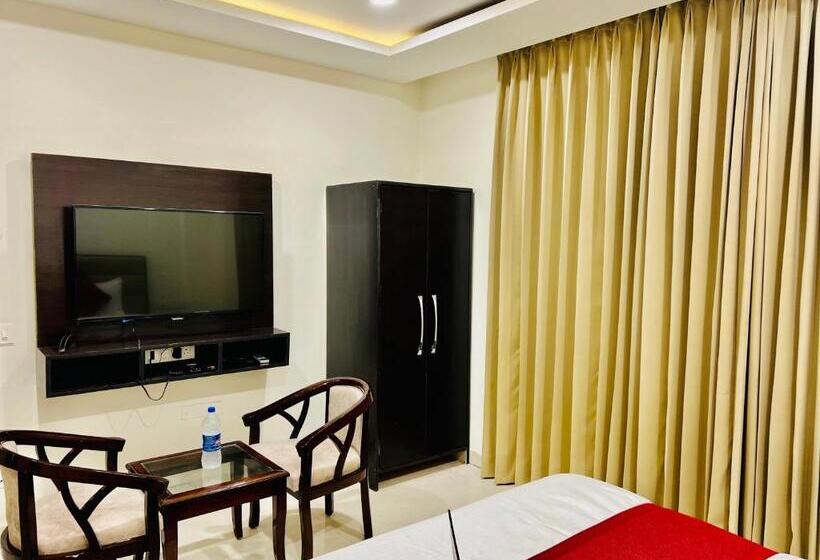 Hotel The Lycoris Near Bus Stand Zirakpur On Ambala Highway