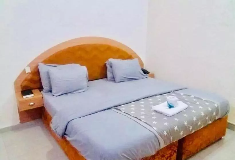 Ne Yo Hotel & Rv Lodges