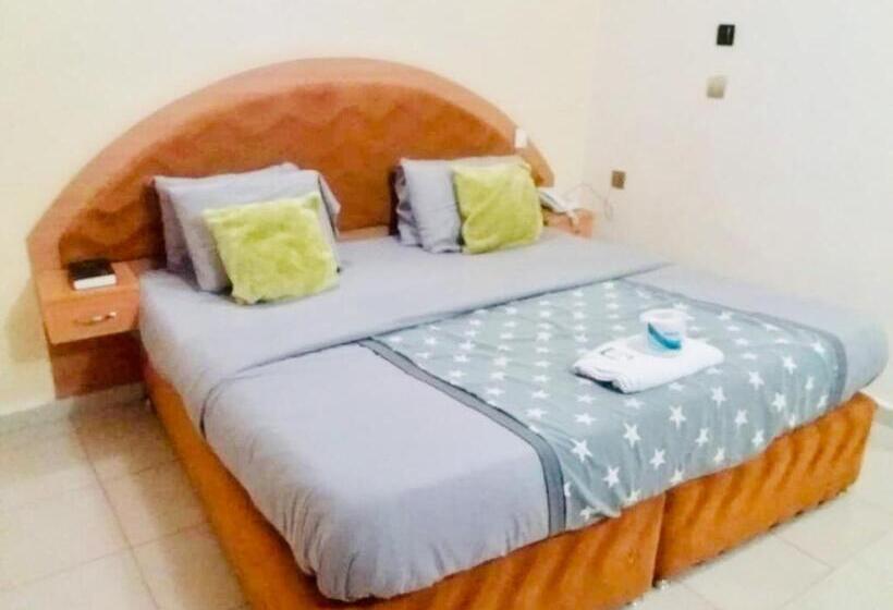 Ne Yo Hotel & Rv Lodges