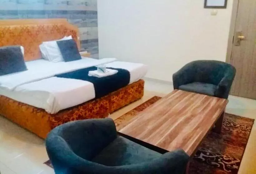 Ne Yo Hotel & Rv Lodges