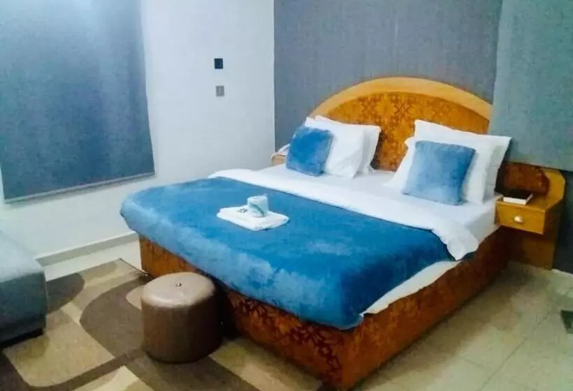 Ne Yo Hotel & Rv Lodges