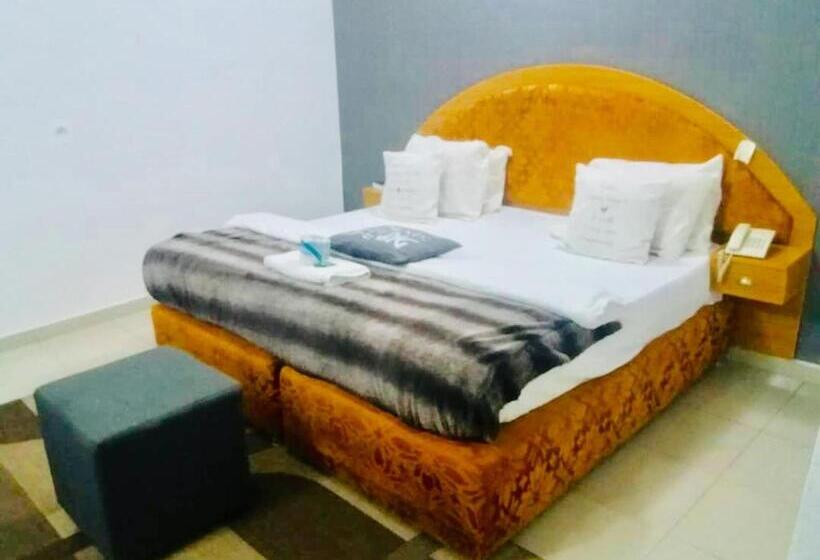 Ne Yo Hotel & Rv Lodges