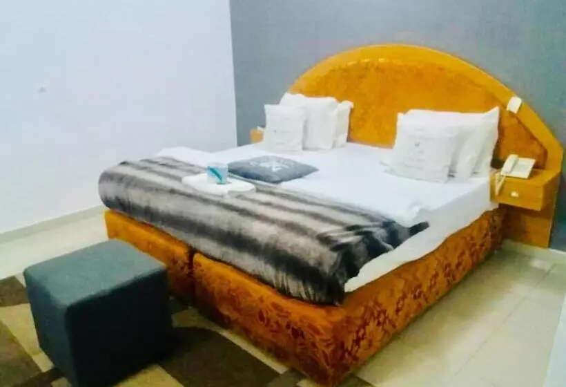 Ne Yo Hotel & Rv Lodges