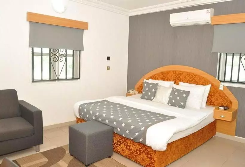 Ne Yo Hotel & Rv Lodges