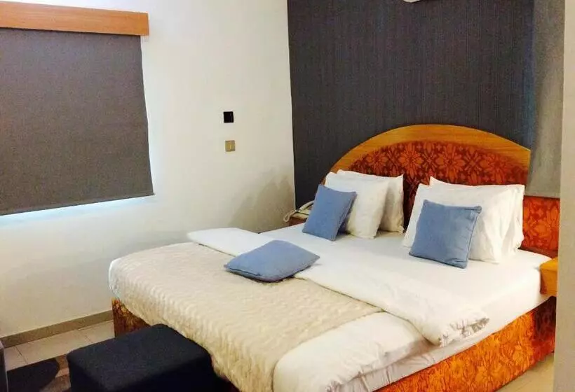 Ne Yo Hotel & Rv Lodges