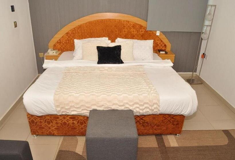 Ne Yo Hotel & Rv Lodges