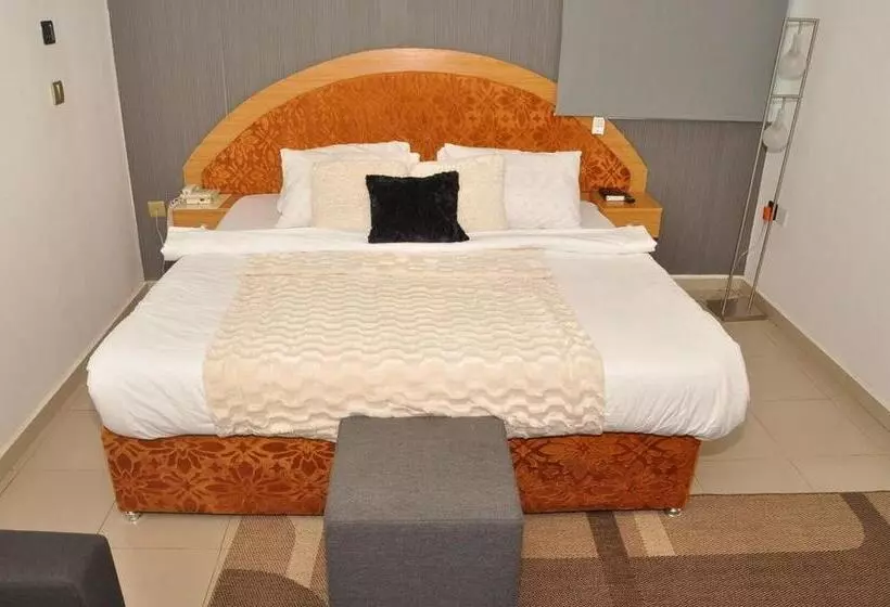 Ne Yo Hotel & Rv Lodges