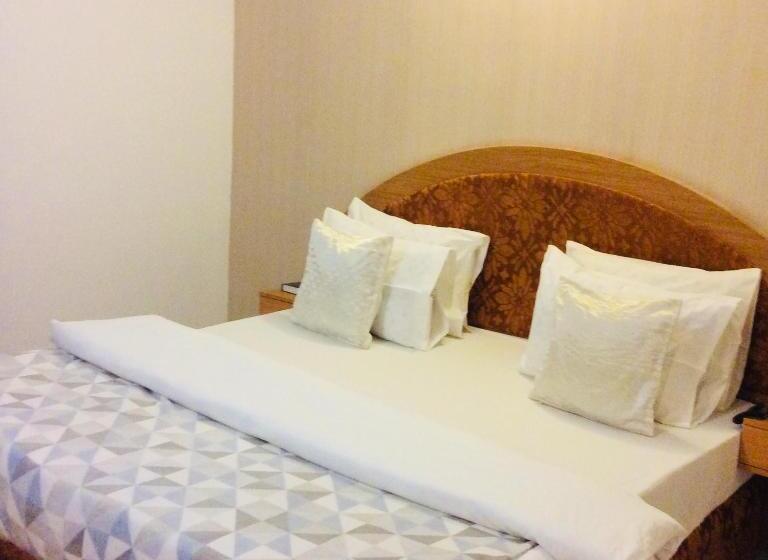 Ne Yo Hotel & Rv Lodges