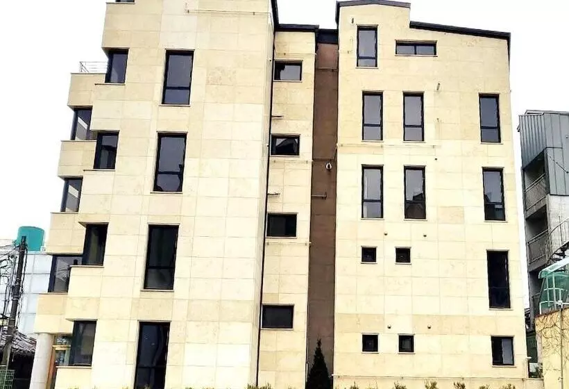 پانسیون J.hill House