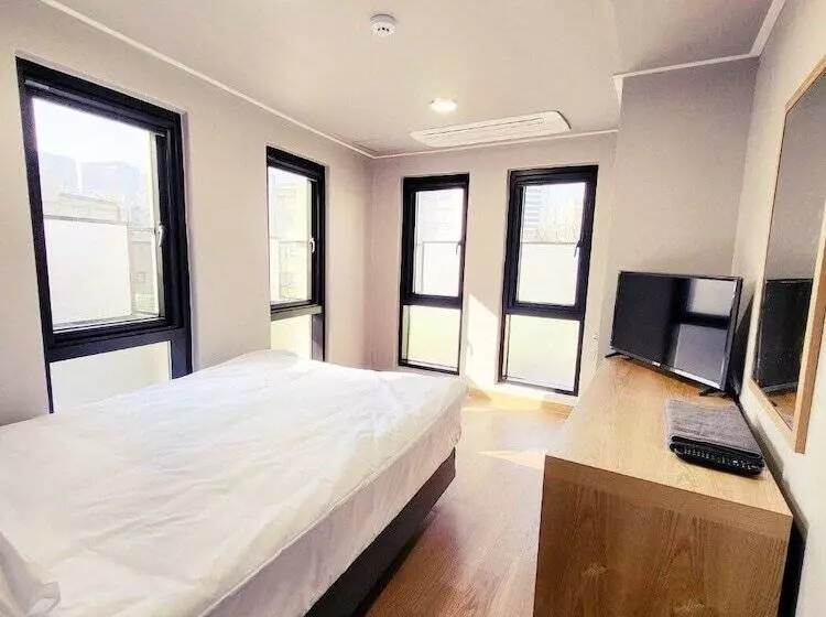 پانسیون J.hill House