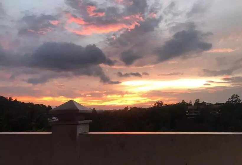 Majatalo Kandyan Mount Mirror Boutique Villa