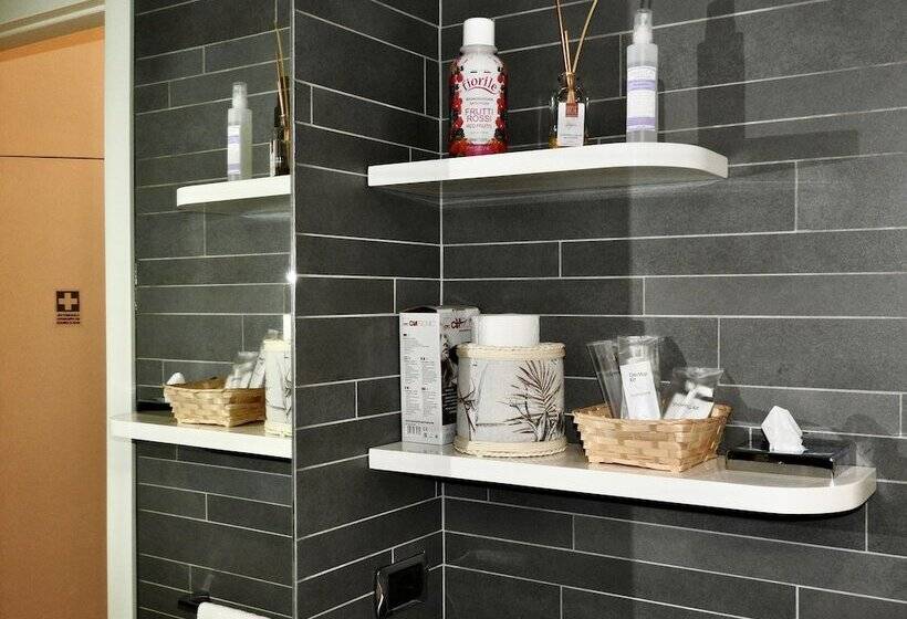 Пансион Sole Tra I Pini   Foresteria Lombarda