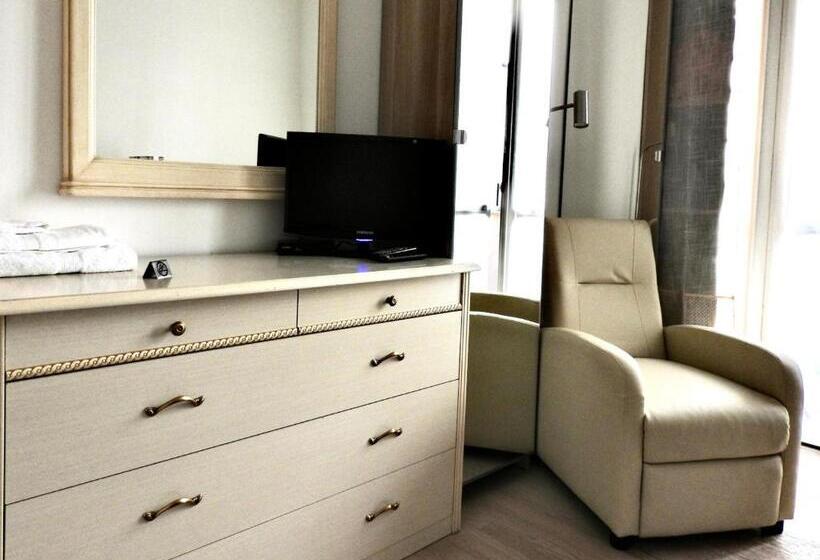 Пансион Sole Tra I Pini   Foresteria Lombarda