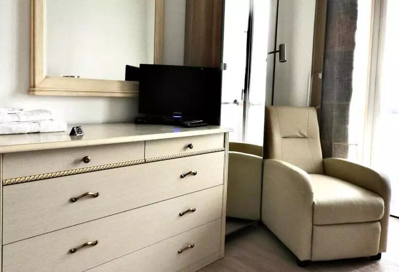 ペンション Sole Tra I Pini   Foresteria Lombarda