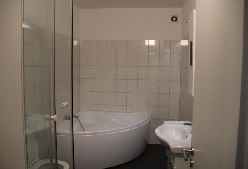 Stay2night City Center Hostel