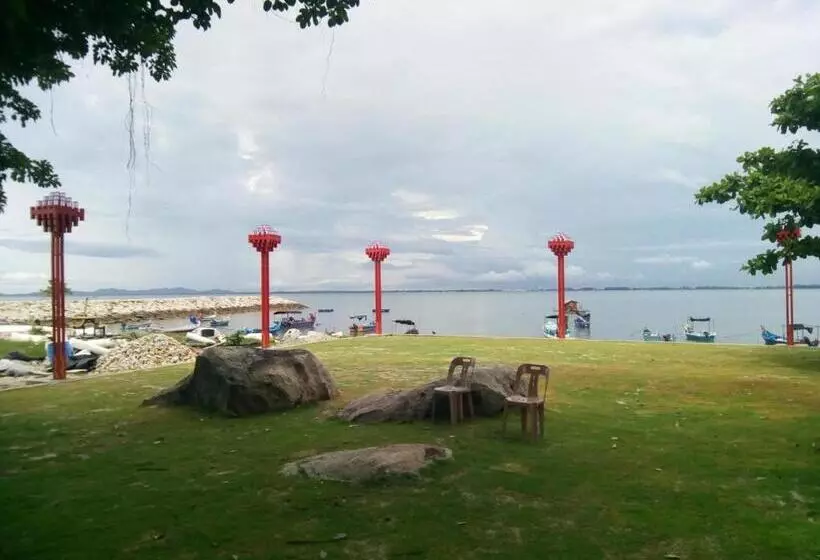 فندق 8 Boutique By The Sea