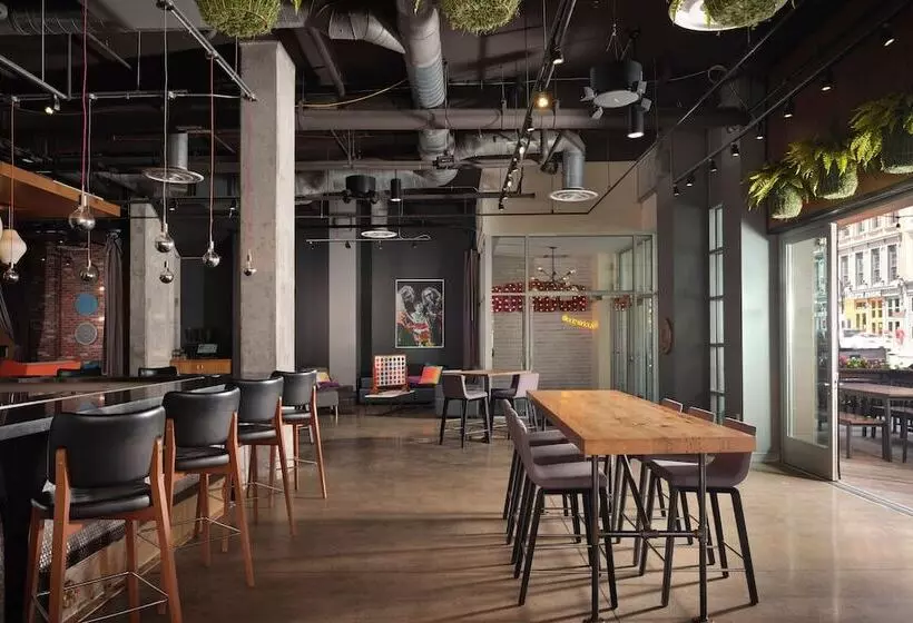 בית מלון כפרי Aloft Louisville Downtown