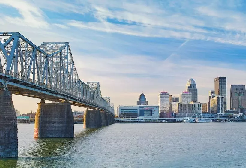 בית מלון כפרי Aloft Louisville Downtown