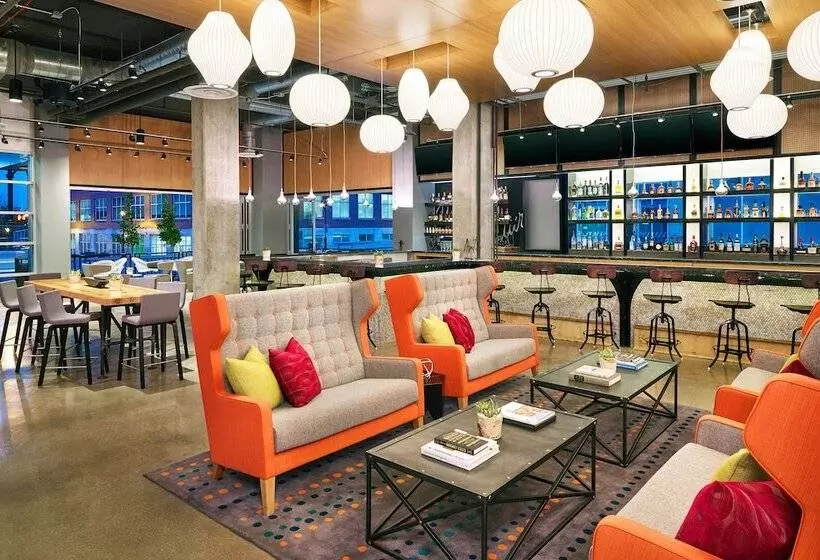 בית מלון כפרי Aloft Louisville Downtown