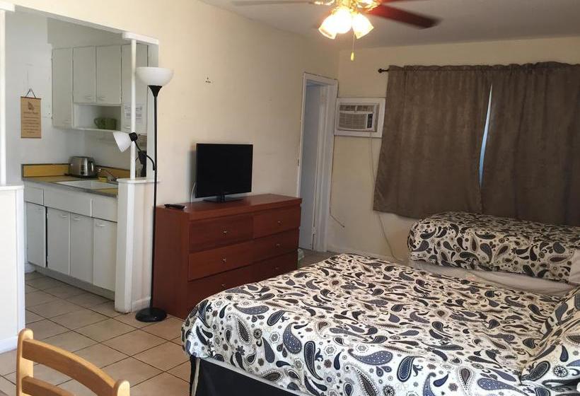 فندق Dolphin Harbor Inn