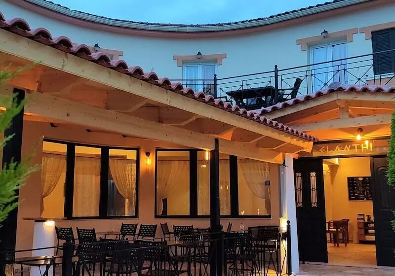 هتل Elanthi Village Apartments