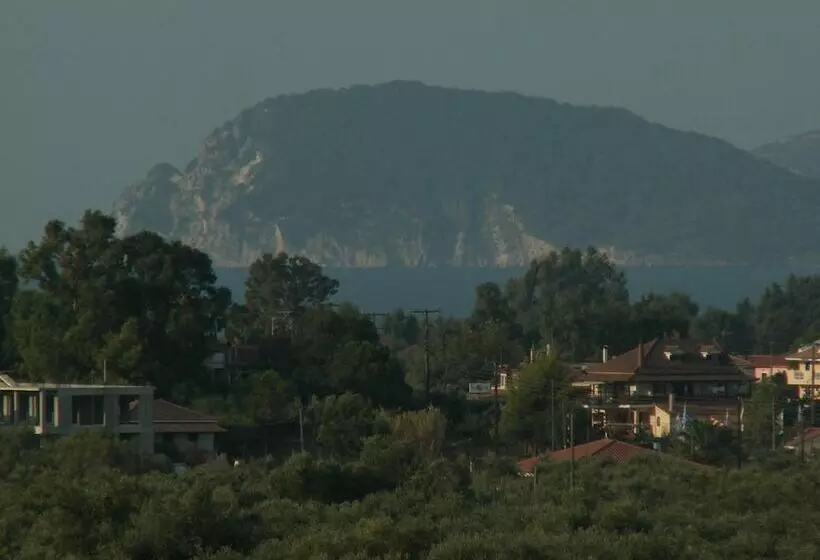 هتل Elanthi Village Apartments