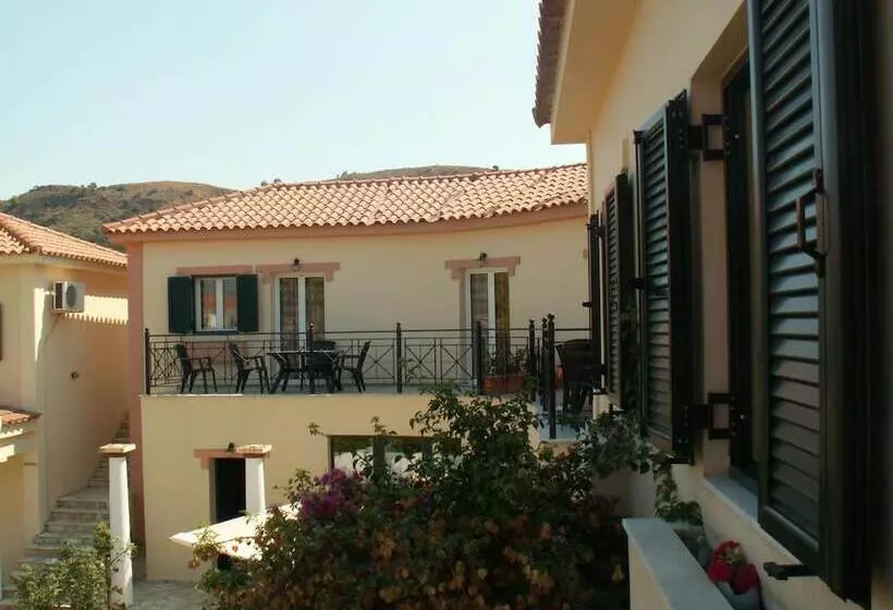 هتل Elanthi Village Apartments