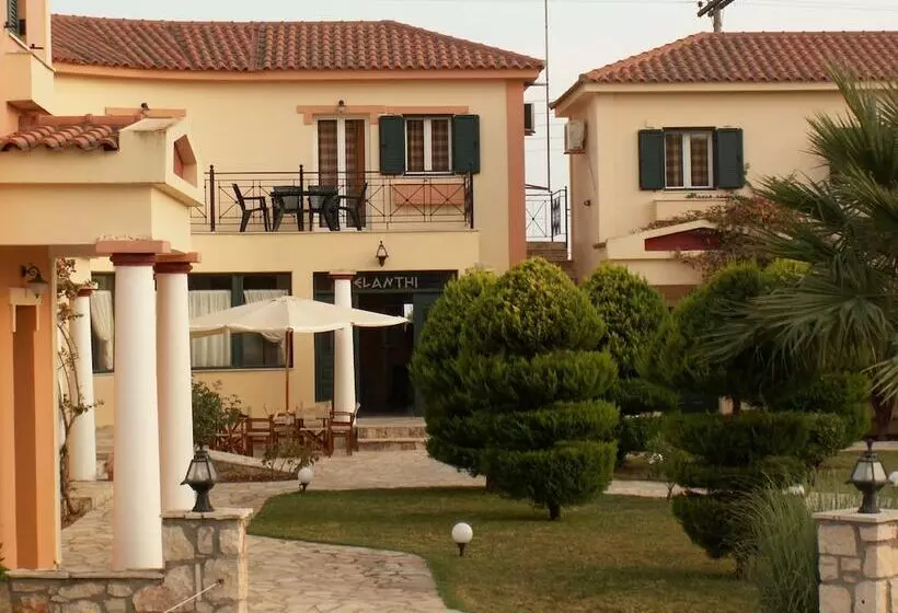 هتل Elanthi Village Apartments