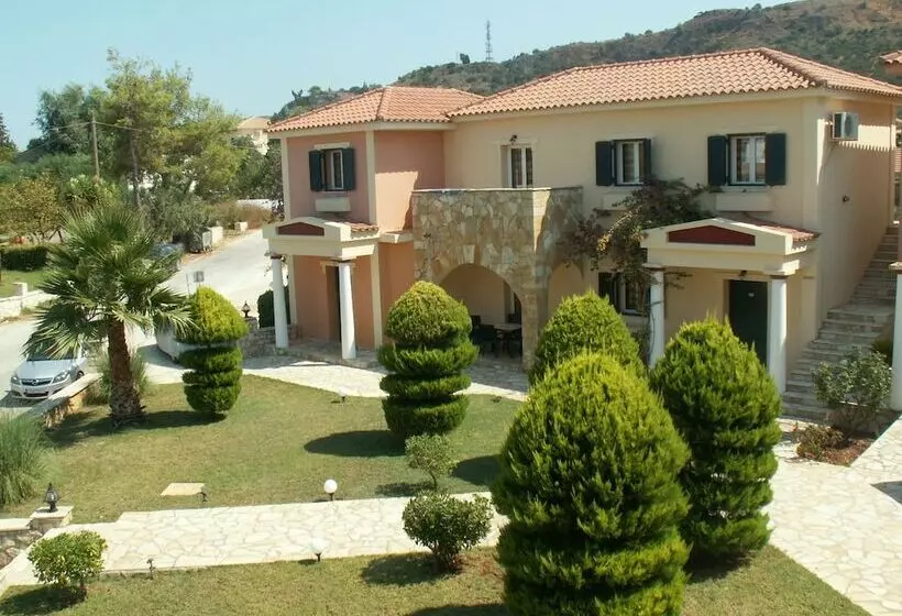 هتل Elanthi Village Apartments