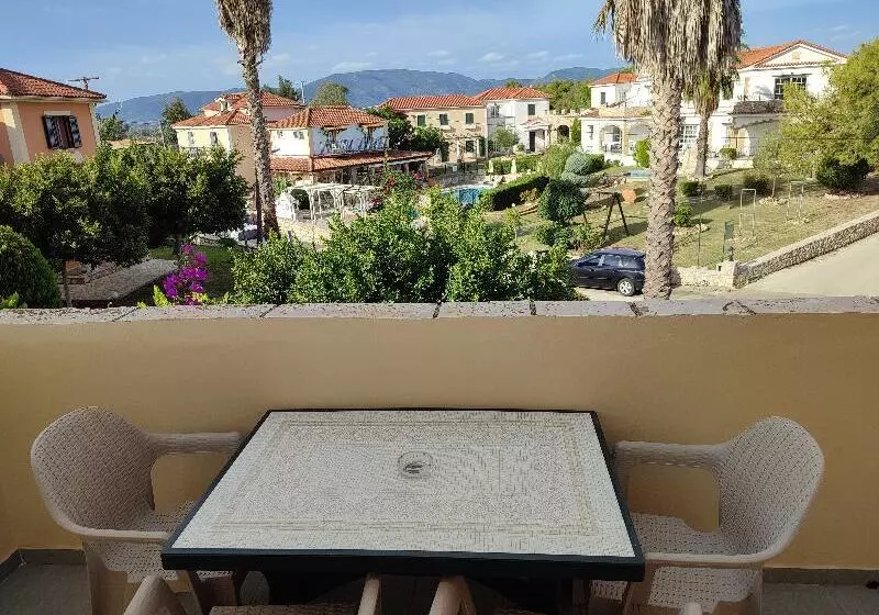 هتل Elanthi Village Apartments