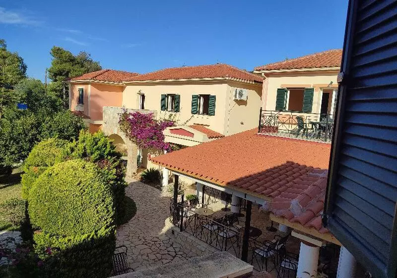 هتل Elanthi Village Apartments