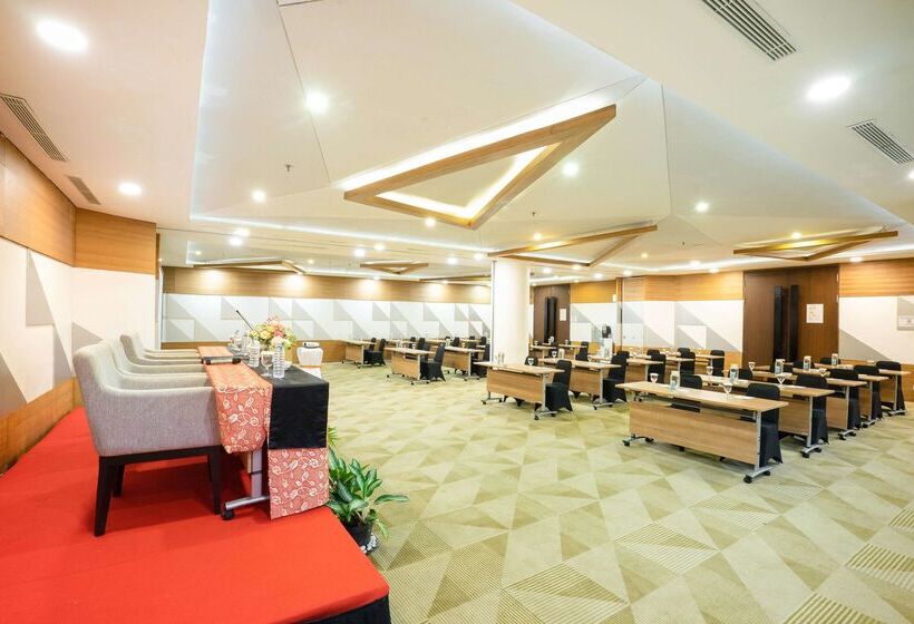 בית מלון כפרי Golden Tulip Pontianak