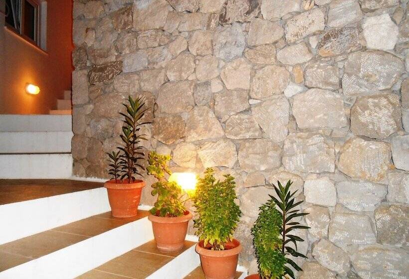 בית מלון כפרי Livanios Studios