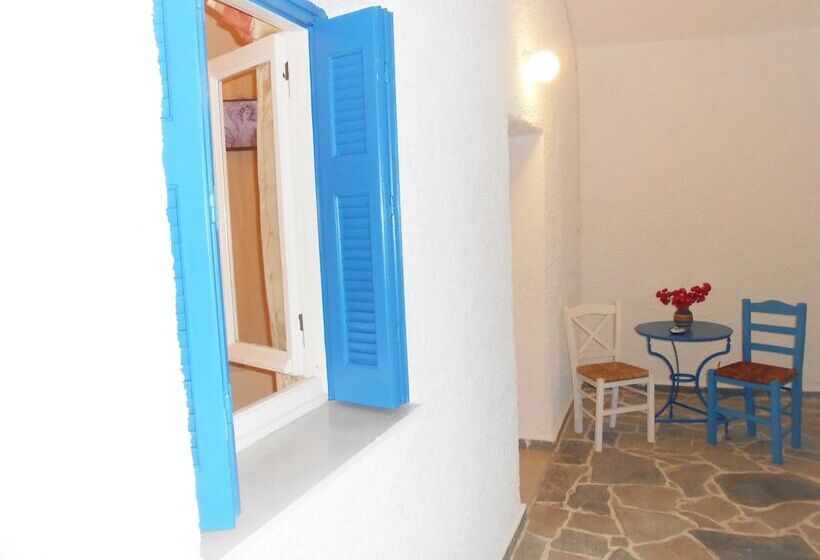 בית מלון כפרי Livanios Studios