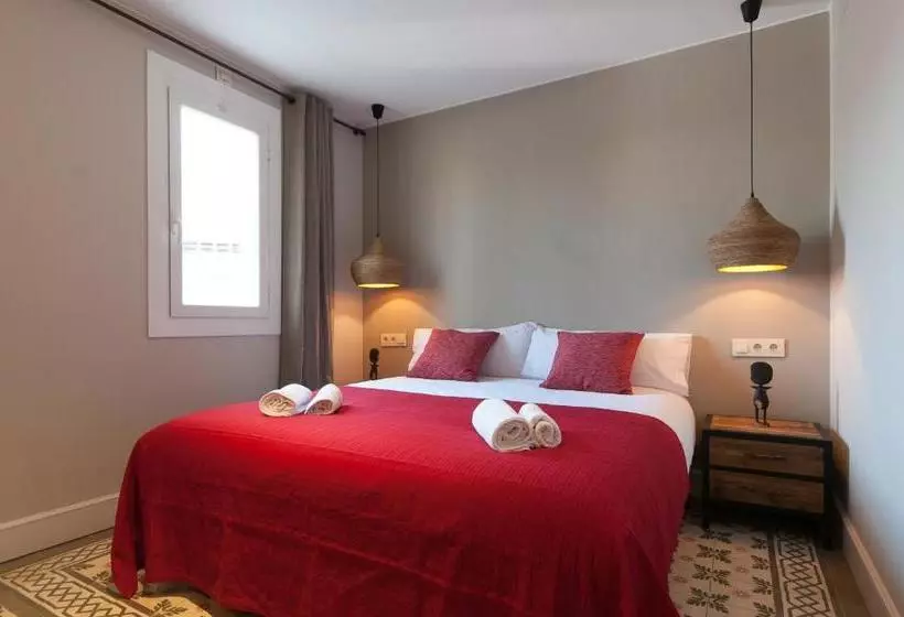هتل Weflating Suites Sant Antoni Market