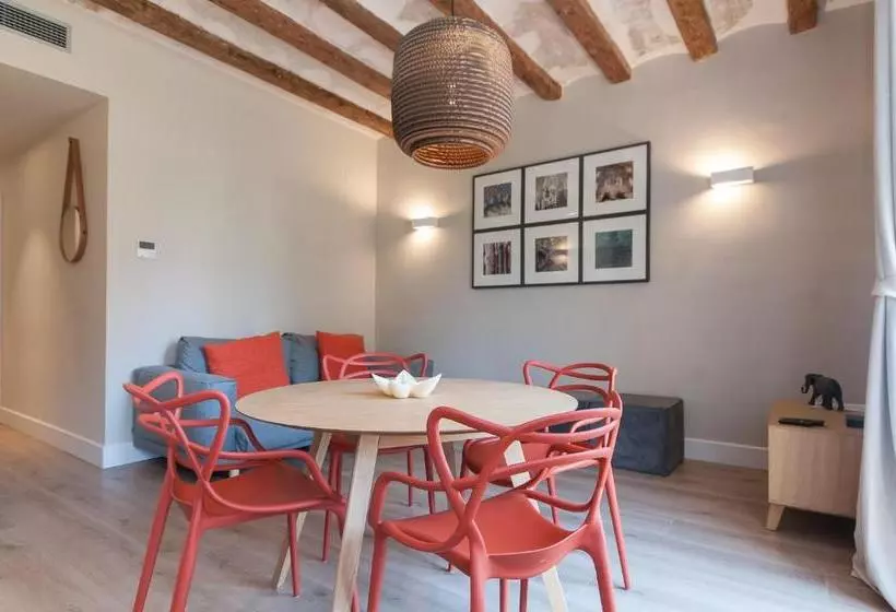 هتل Weflating Suites Sant Antoni Market