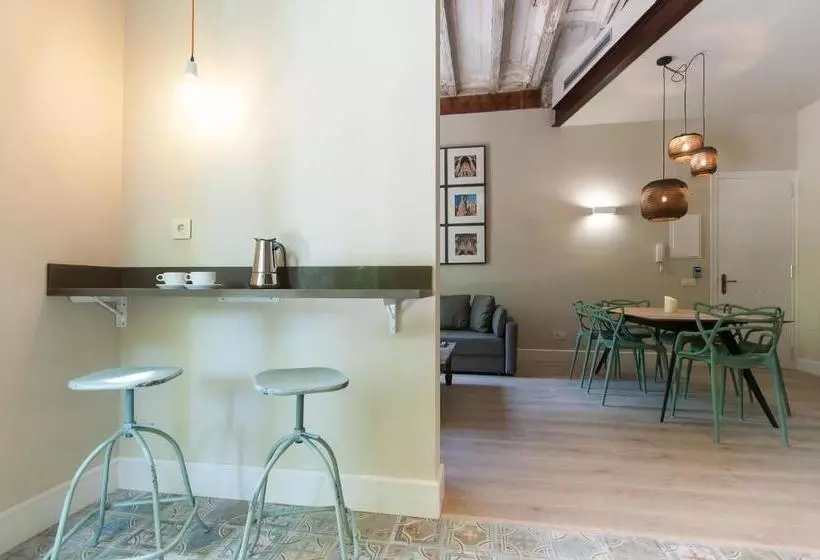 هتل Weflating Suites Sant Antoni Market