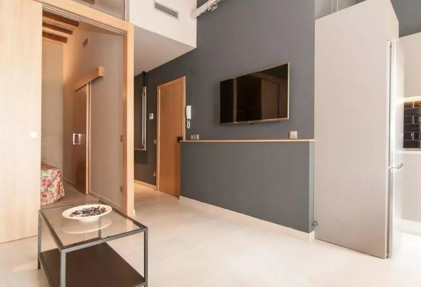 هتل Weflating Suites Sant Antoni Market