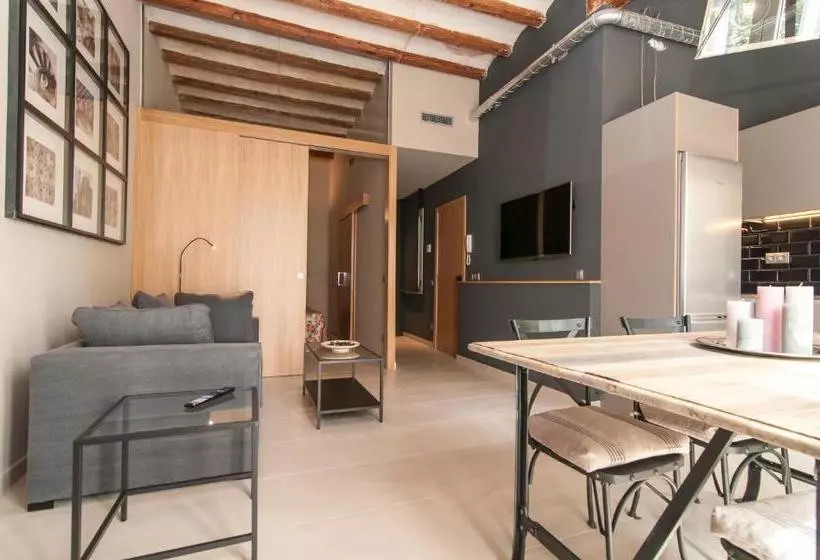 هتل Weflating Suites Sant Antoni Market